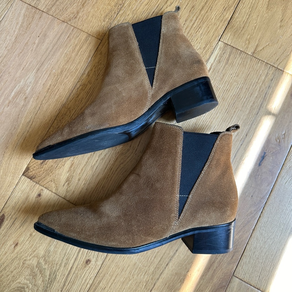 Marc Fisher Yale Chelsea Brown Suede Pointed Toe Bootie Boot Shoe Size 6.5